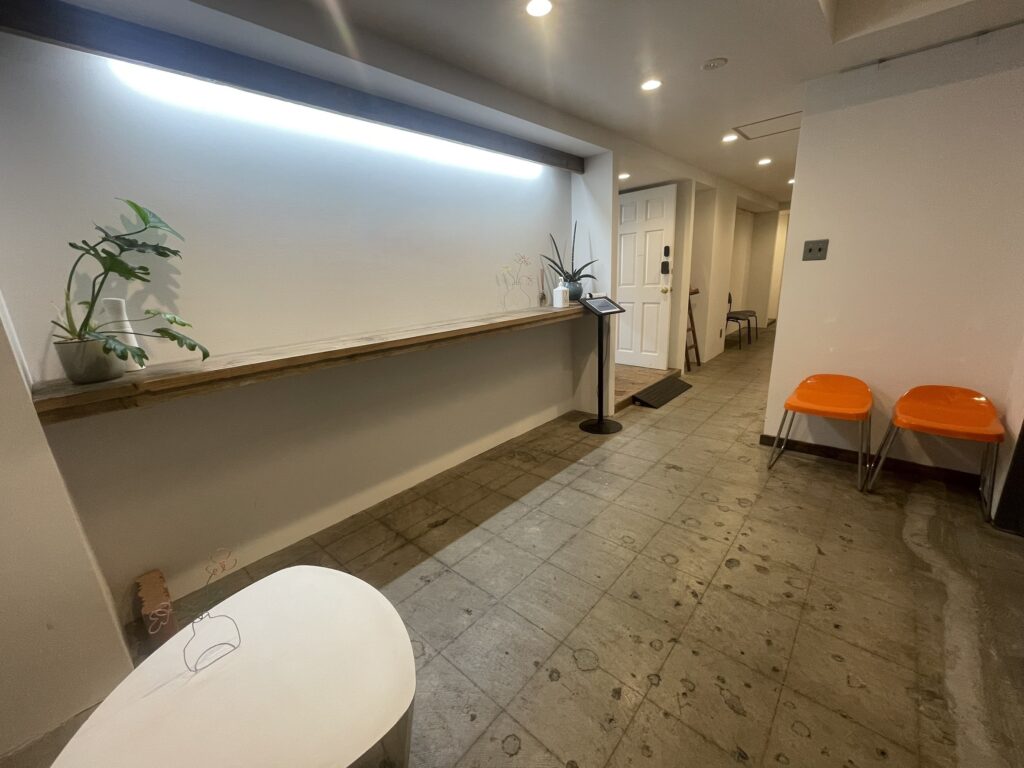 【居抜き 表参道駅徒歩6分】南青山エリアの会議室完備オフィスの写真5