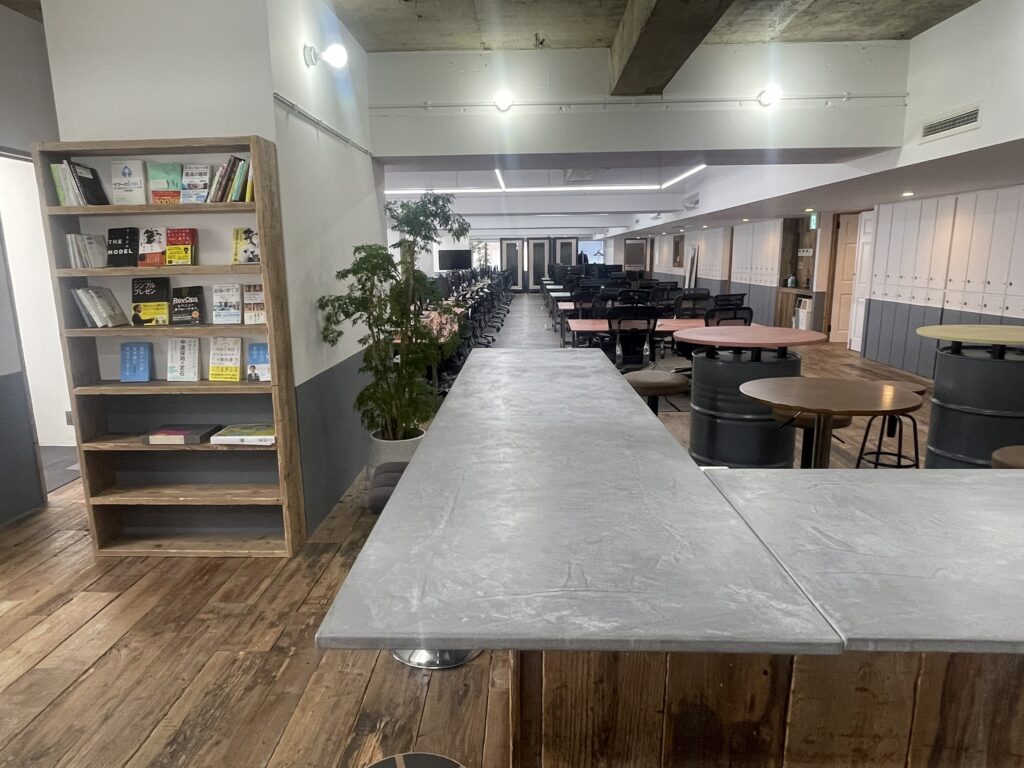 【居抜き 表参道駅徒歩6分】南青山エリアの会議室完備オフィスの写真6