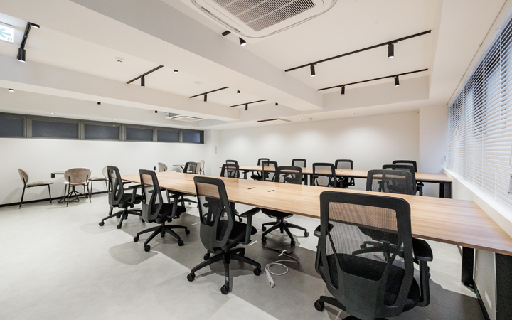 【セットアップ 西新宿駅徒歩5分】ラウンジ・会議室付きオフィス