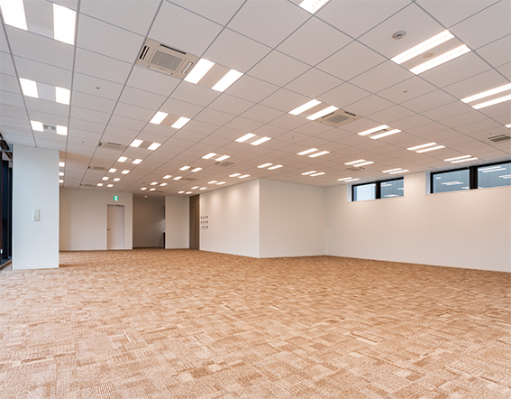 【居抜き 八丁堀駅徒歩2分】敷金0&会議室完備の築浅オフィス