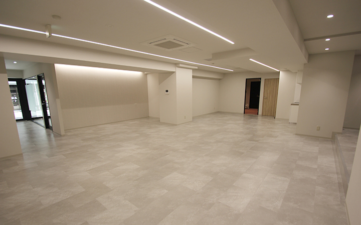 【セットアップ 新宿御苑前駅徒歩1分】自然光豊かなモダンオフィス