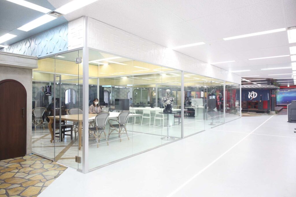 【居抜き 初台駅1分】テーマ性空間で創造性を刺激する大規模オフィスの写真7