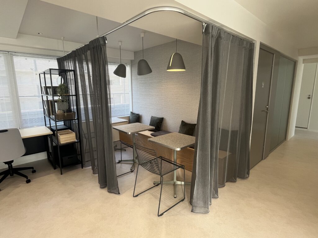 礼金なし即入居可！木目調フローリングの会議室付きセットアップの写真6