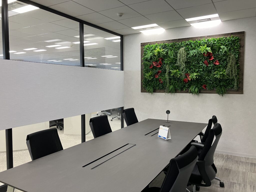 【居抜き 江東区亀戸駅】モニター付会議室完備のデザインオフィスの写真3