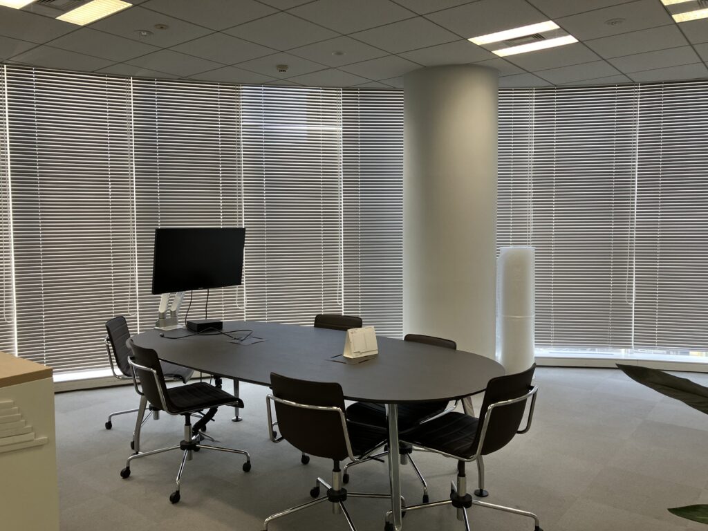 【居抜き 江東区亀戸駅】モニター付会議室完備のデザインオフィスの写真4