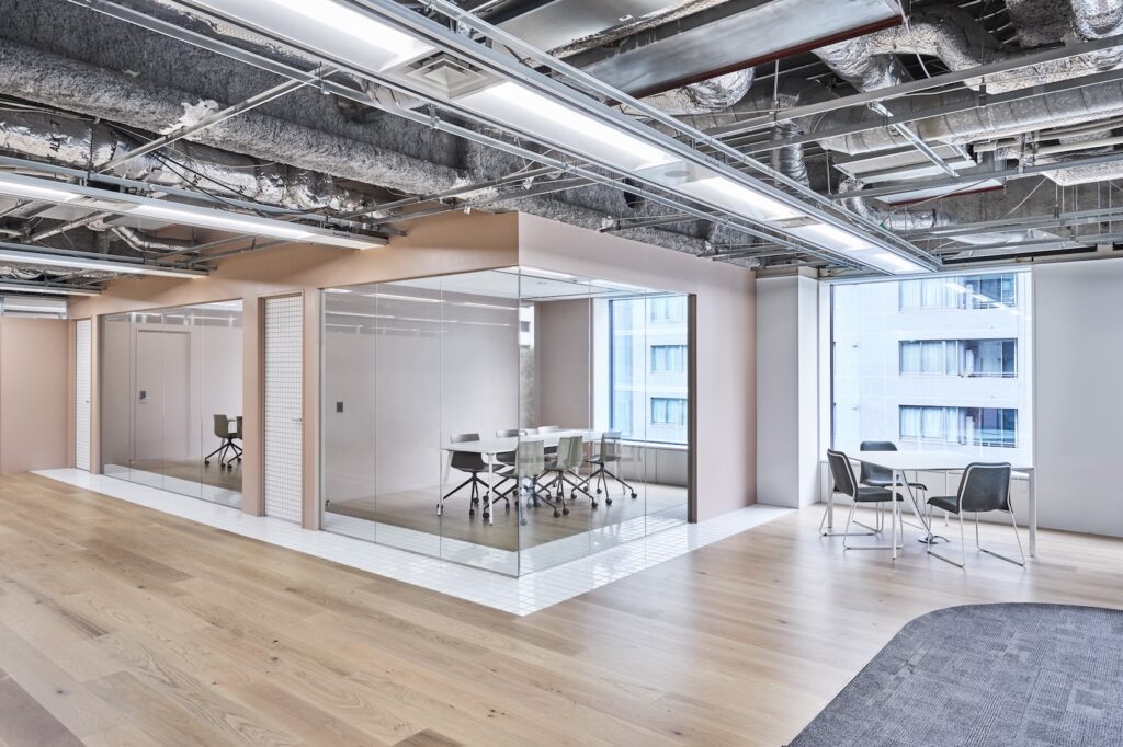 【居抜き 広尾駅徒歩8分】モダンデザイン・会議室完備オフィスの写真4