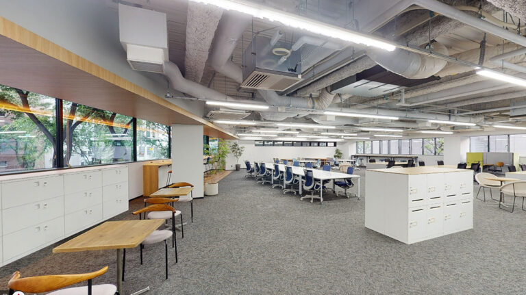 【セットアップ 都庁前駅徒歩6分】会議室2室完備・什器付きで即入居可