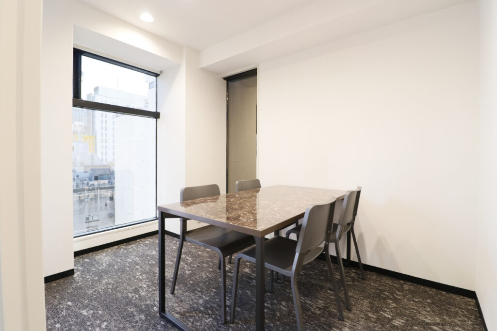 【セットアップ 新橋駅徒歩3分】敷金礼金ゼロ・会議室、バルコニー付の写真3
