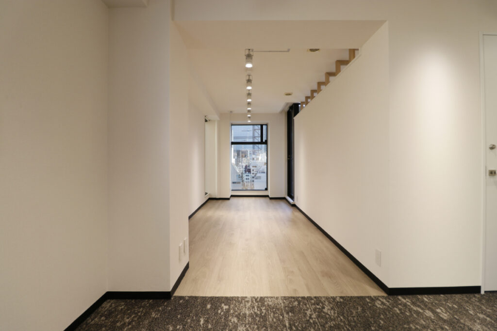 【セットアップ 新橋駅徒歩3分】敷金礼金ゼロ・会議室、バルコニー付の写真7