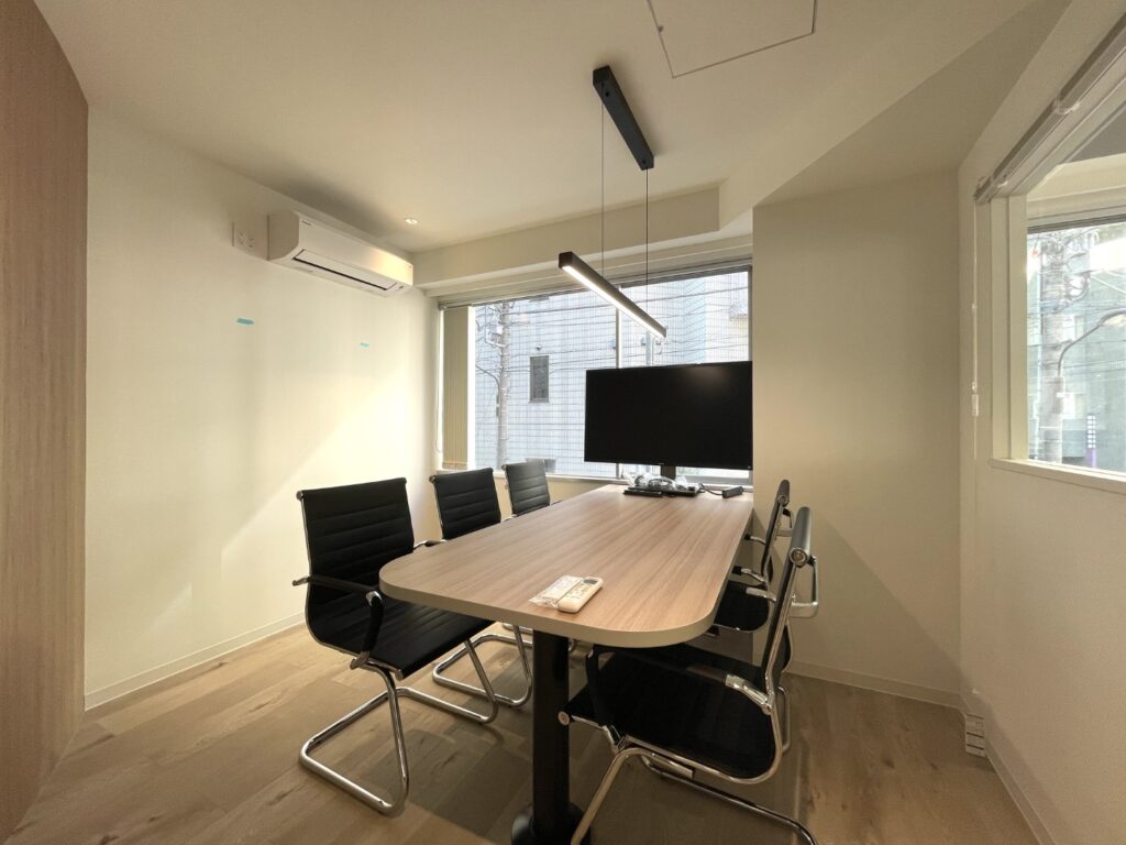 【セットアップ 東日本橋駅徒歩1分】什器付で即入居可能なリノベオフィスの写真4