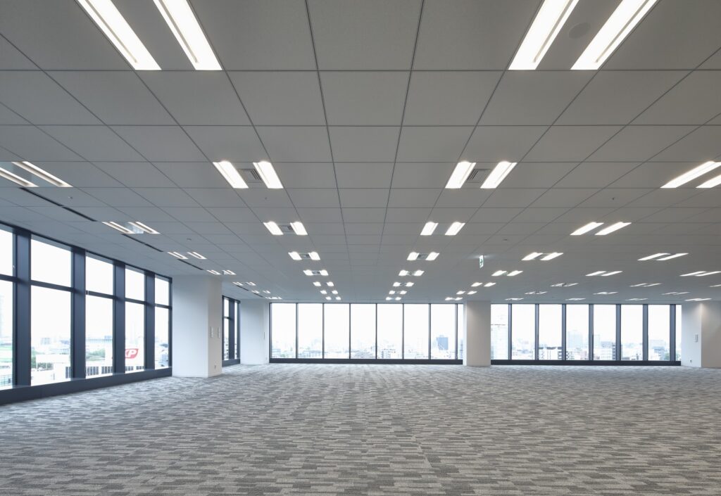 【市ケ谷駅徒歩1分】屋上テラス付・BCP対策完備のハイグレードオフィスの写真1