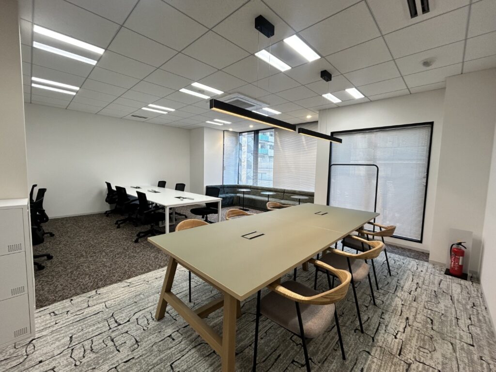 【セットアップ 麹町駅徒歩3分】会議室・フォンブース付きオフィスの写真1