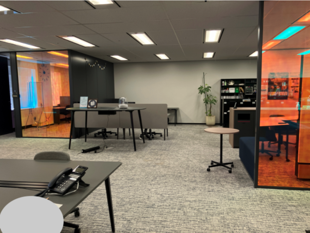 【居抜き 天王洲アイル駅直結】会議室・フォンブース完備のデザインオフィスの写真8