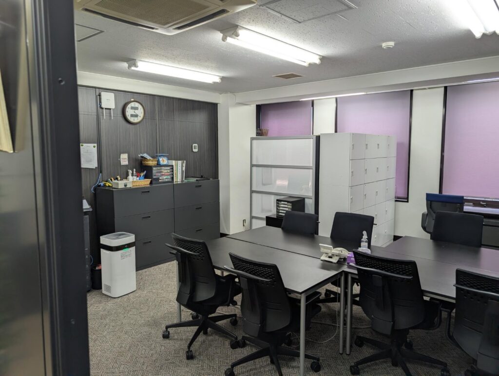 【居抜き 麹町駅徒歩2分】什器譲渡可・会議室2室完備で即業務開始の写真3
