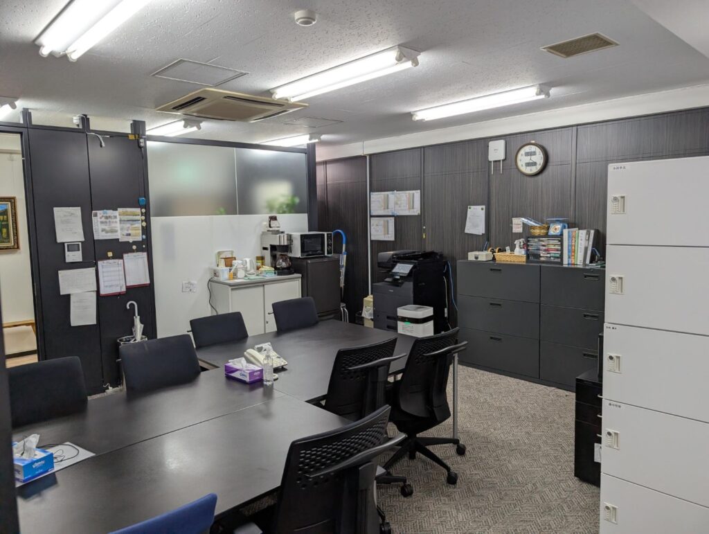 【居抜き 麹町駅徒歩2分】什器譲渡可・会議室2室完備で即業務開始の写真4