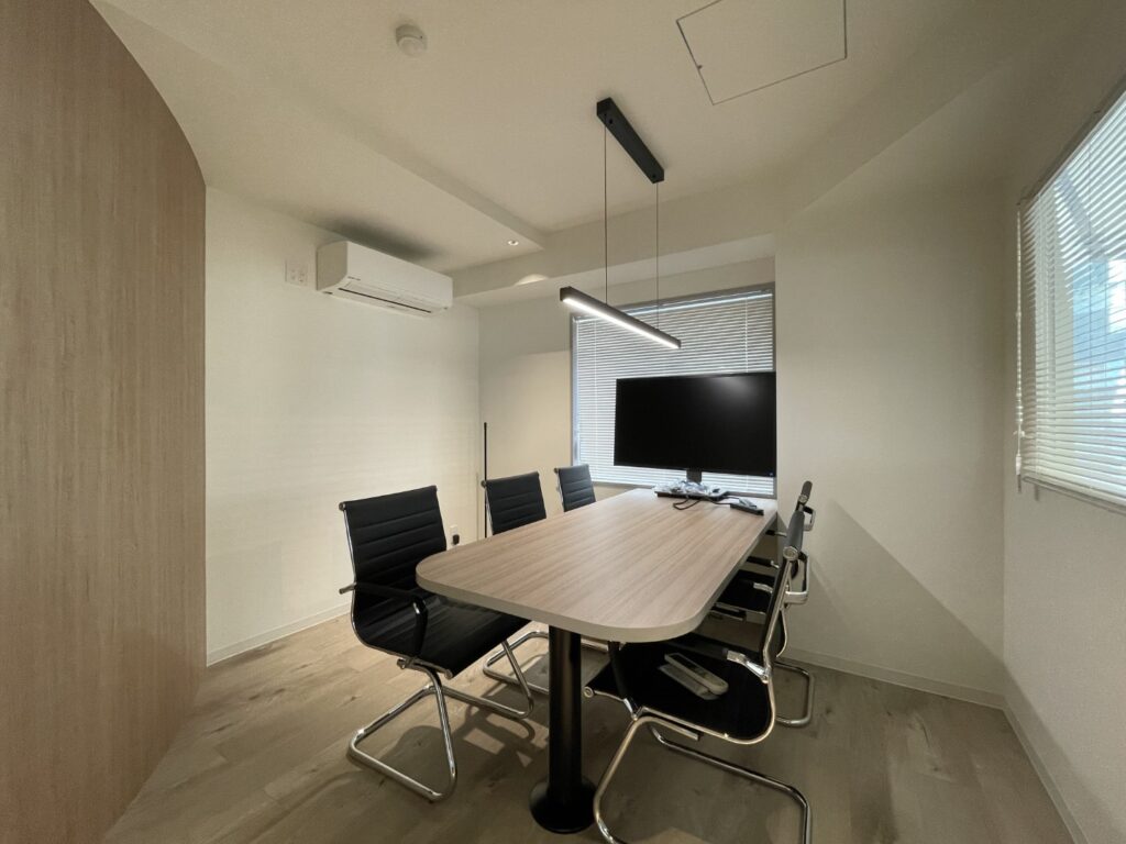 【セットアップ 東日本橋駅徒歩1分】上層階・採光良好な什器付オフィスの写真3