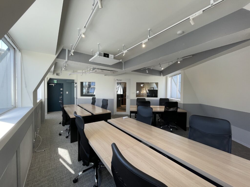 【セットアップ 東日本橋駅徒歩1分】最上階・プロジェクター付オフィスの写真3