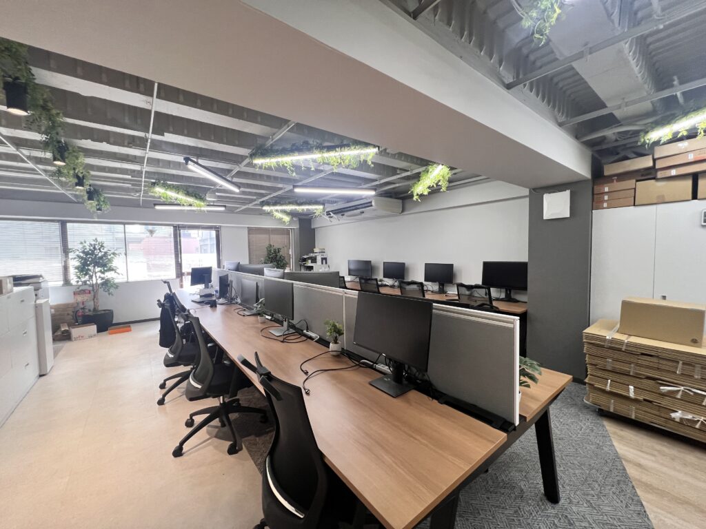 【居抜き 麻布十番駅4分】会議室完備のデザインオフィスで一部什器譲渡も相談可の写真1