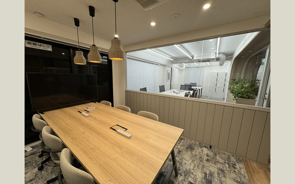 【セットアップ 神田駅徒歩3分】会議室・フォンブース完備の最上階オフィスの写真1