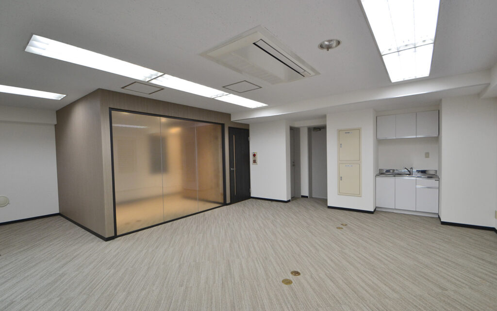 【セットアップ 新富町駅徒歩2分】最新リニューアル済みの快適オフィスの写真3