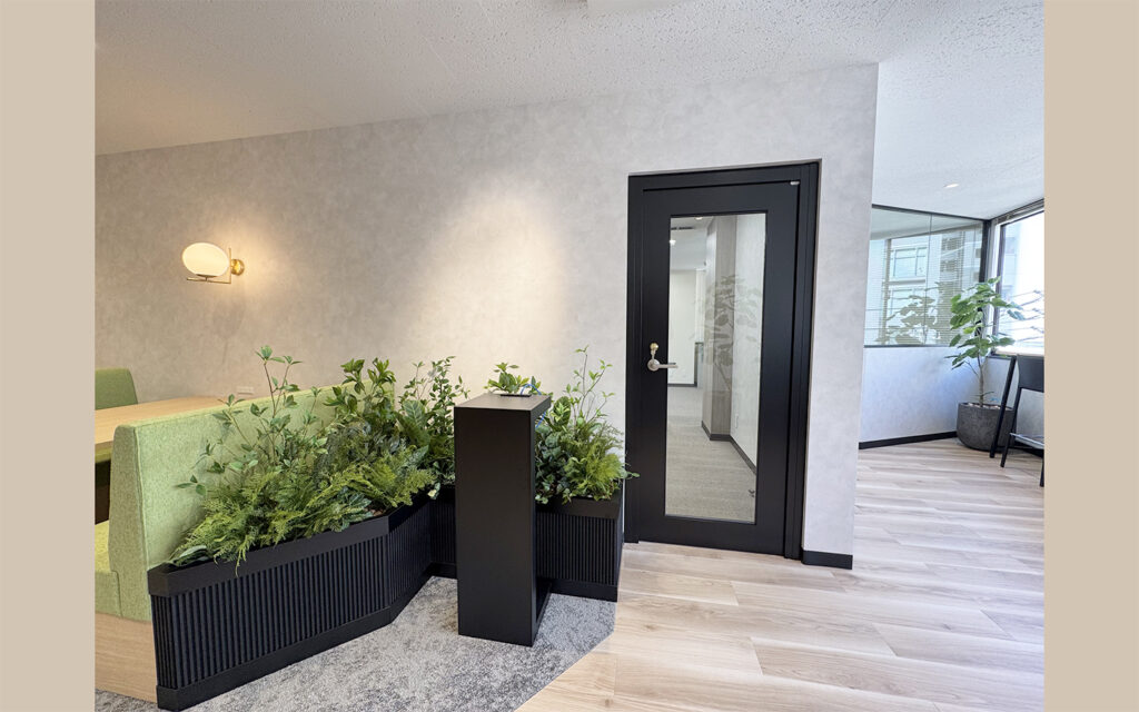 【セットアップ 五反田駅徒歩7分】会議室・フォンブース完備の機能的なデザインオフィスの写真7