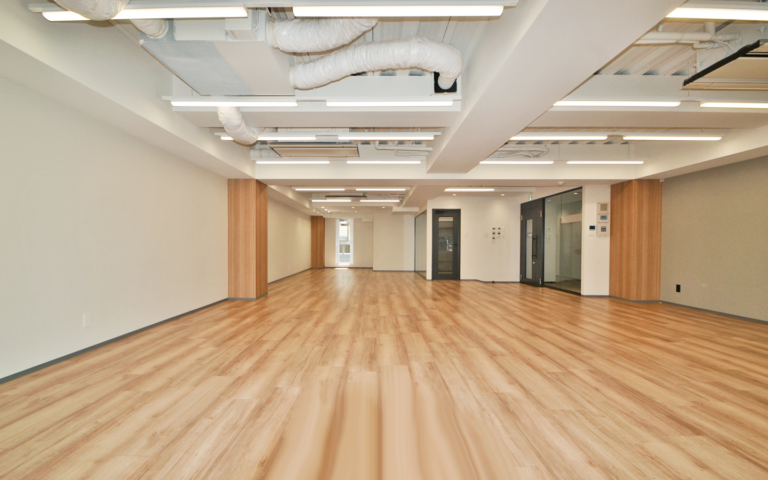 【セットアップ 新富町駅3分】最新設備で生産性を高める駅近セットアップオフィス