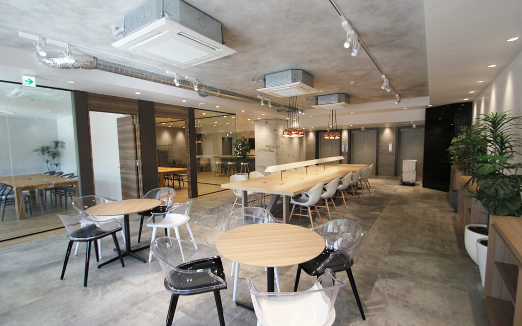 【セットアップ 新宿御苑前駅1分】会議室・フォンブース完備のデザインオフィスの写真1
