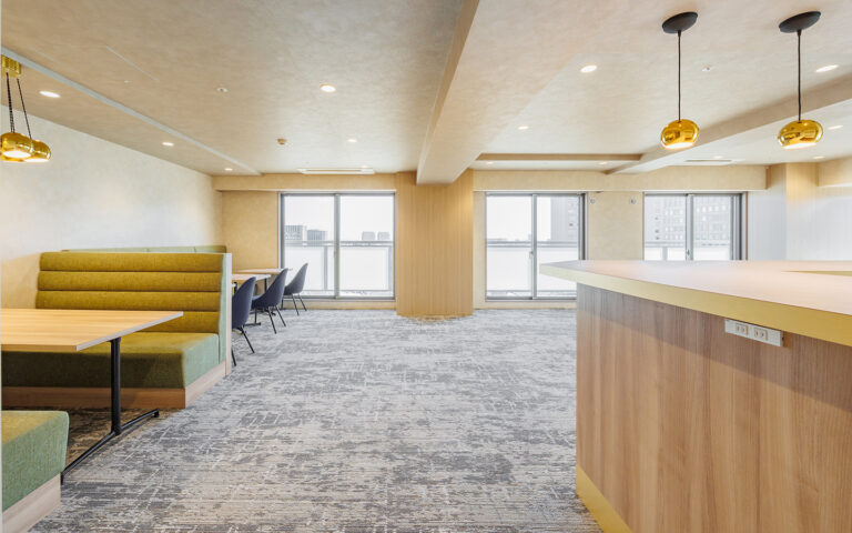 【セットアップ 茅場町駅6分】家具設置済みで即稼働可能な最上階の洗練されたワークスペース