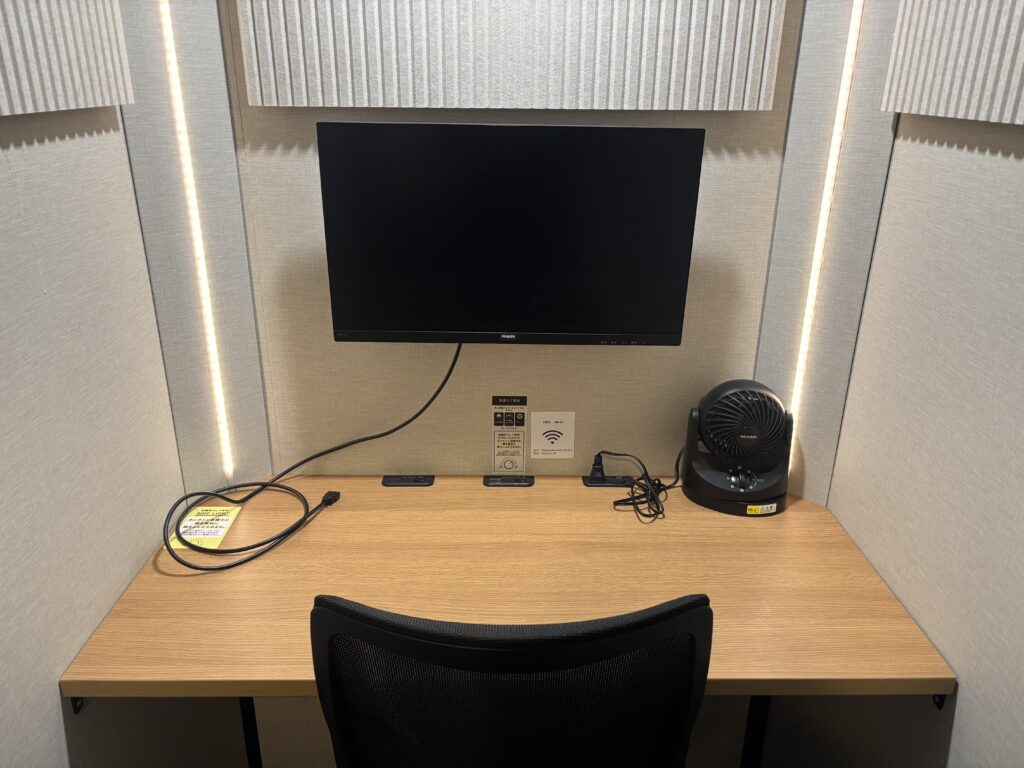 【セットアップ 新宿駅7分】新宿を代表するランドマークの眺望とモダン内装を備えた家具付きオフィスの写真5