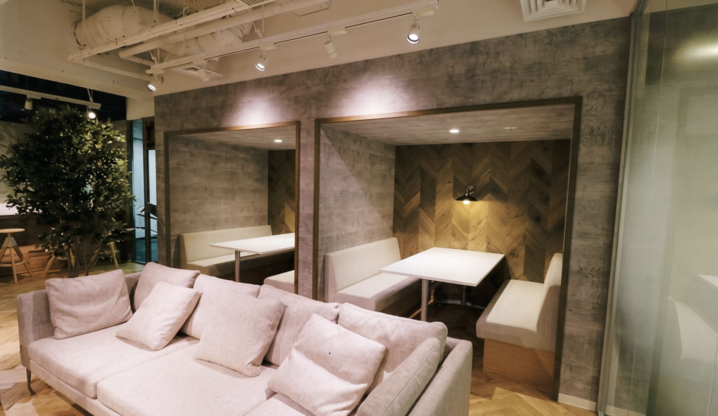 【セットアップ 神田駅徒歩5分】駅近の利便性と上質な内装デザインが融合した会議室付きオフィスの写真5