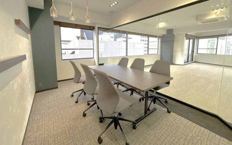 【セットアップ 岩本町駅3分】洗練された内装と開放感ある専用テラスを備えた高品質オフィス