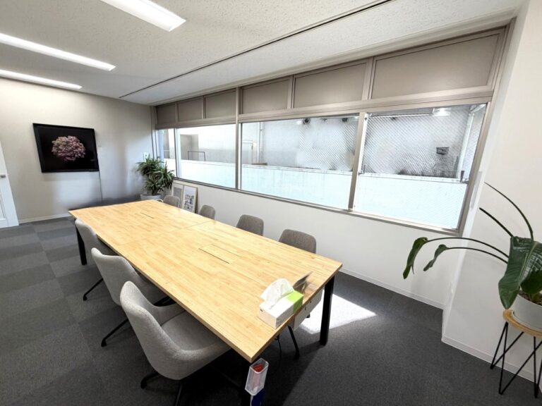 【居抜き 広尾駅徒歩5分】複数の会議室やフォンブースがある洗練された好立地オフィス