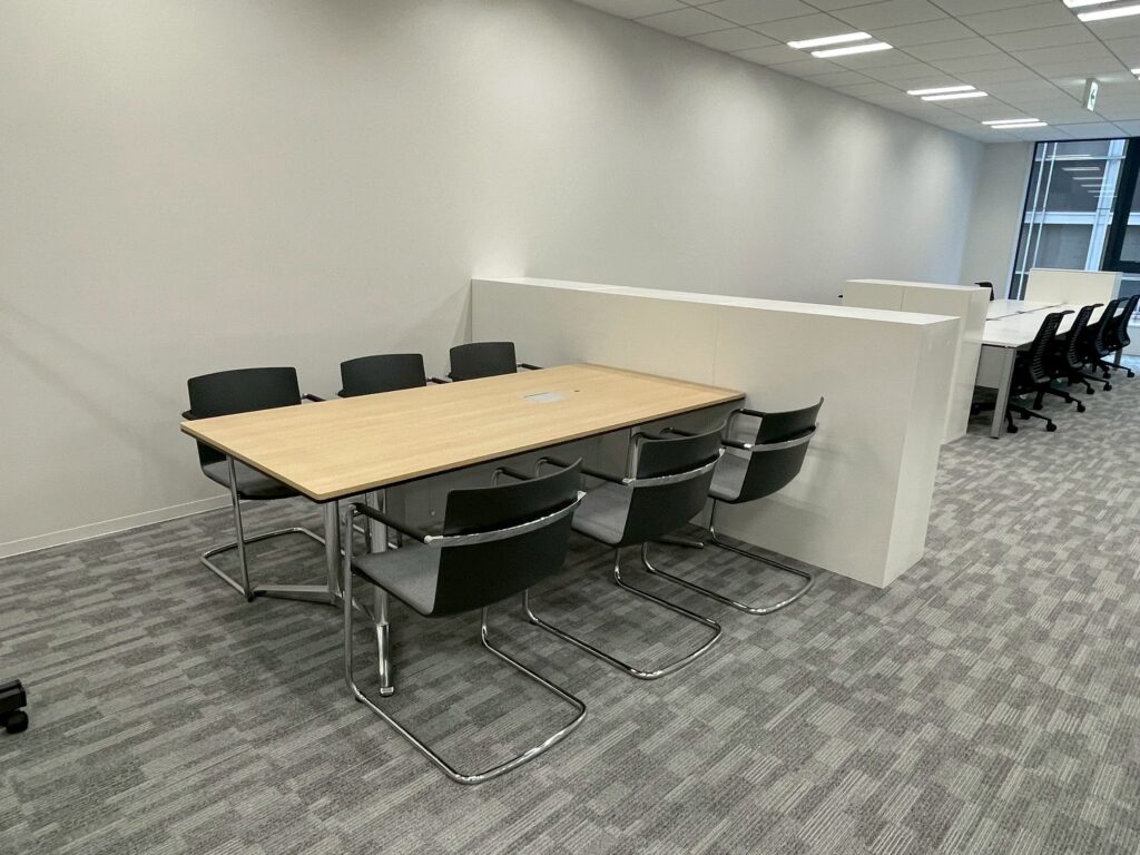 【セットアップ 築地駅徒歩2分】会議室や専用屋上テラス完備の洗練されたオフィスの写真4