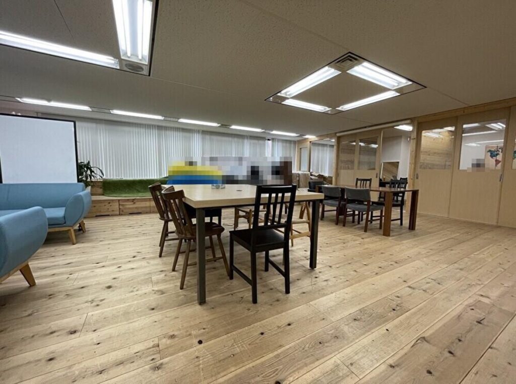 【居抜き 渋谷駅徒歩6分】木造会議室3室とリフレッシュ空間が魅力の駅近オフィスの写真1