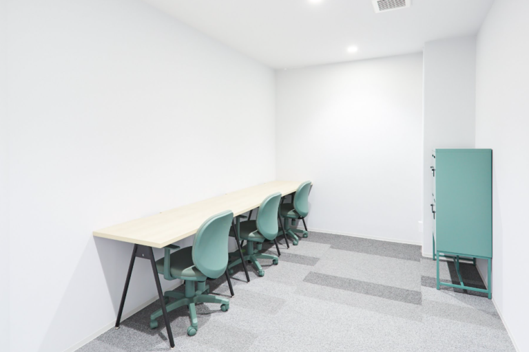 【シェアオフィス 六本木駅徒歩1分】共用ラウンジ＆会議室完備の快適ワークスペース
