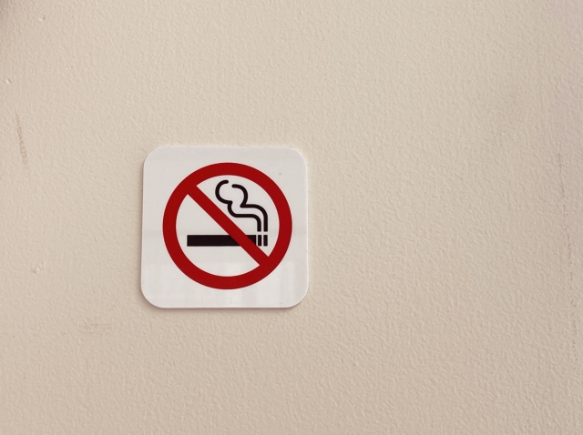 受動喫煙防止対策助成金とは？オフィス移転で活用できる喫煙ブースの補助制度を解説