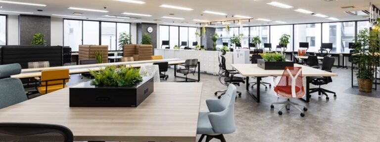 急成長企業の本社移転を3ヶ月で完遂。ABW導入により従業員満足度98%を実現